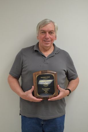 Tom Rocheleau WA8WPI receiving the 2018 Ziegenbein award